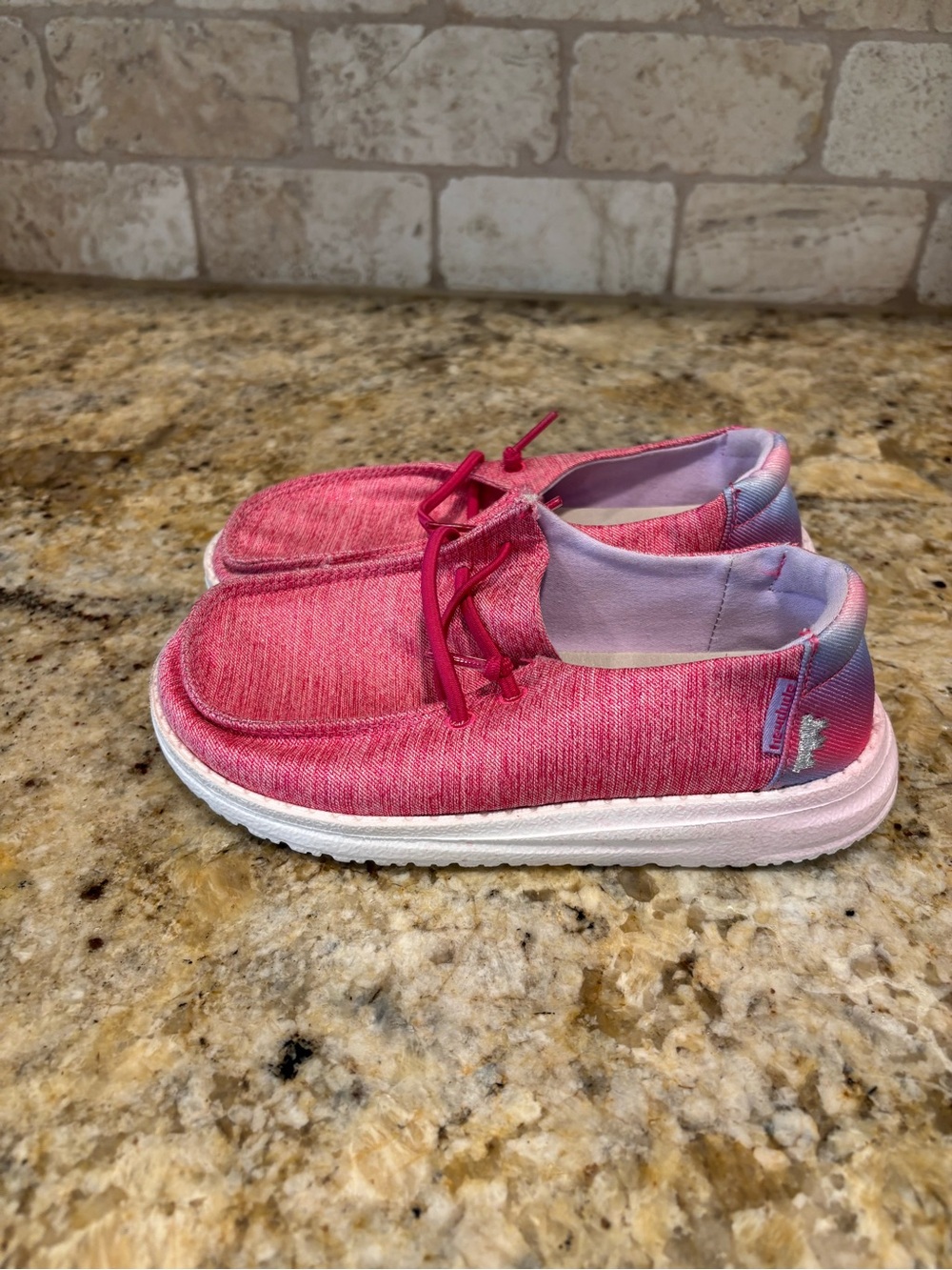 Girls 12 Hey Dude Wendy Youth Slip-On Shoes Sparkle Pink